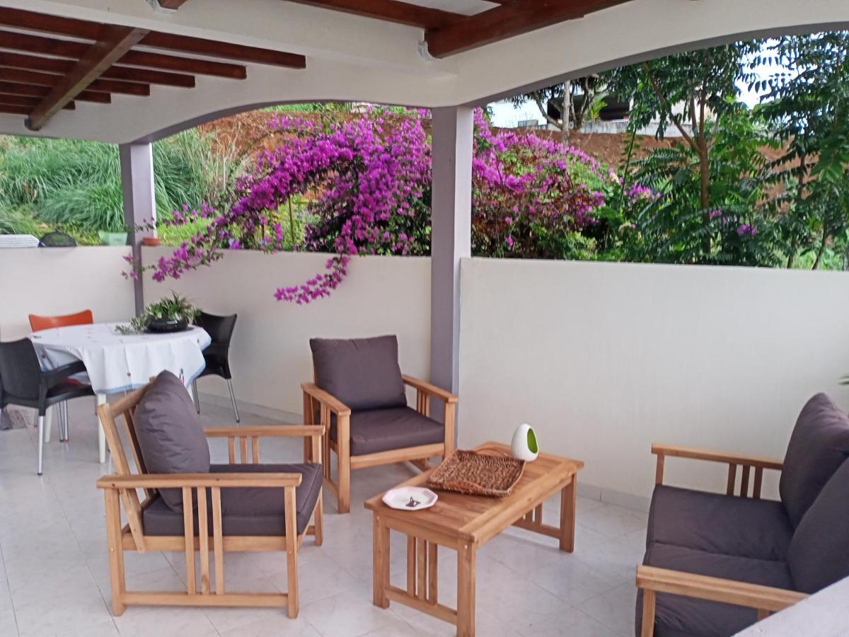 Paradis Cache - Confort Terrasse - Kybo Karaib Location - Pkg - Mtgne Sainte-Marie Exterior photo
